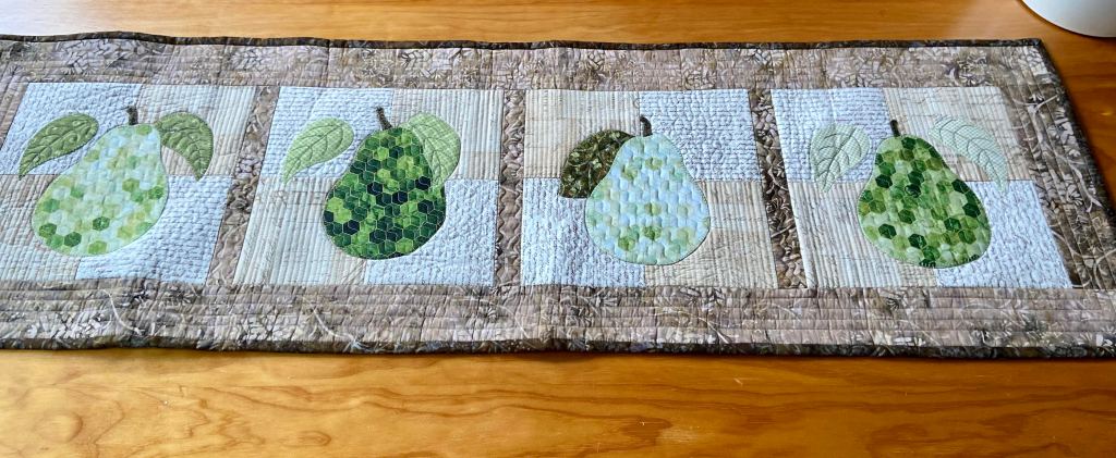 finished Pear table runner.